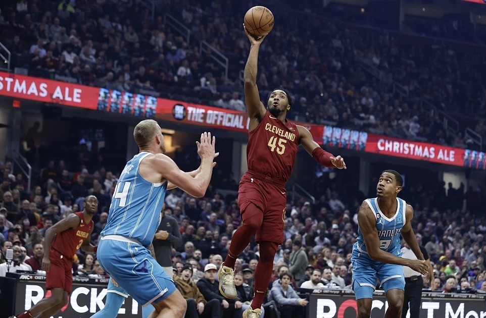 魔术爆冷黄蜂,米切尔送出助攻的简单介绍 魔术爆冷黄蜂,米切尔送出助攻的简单介绍