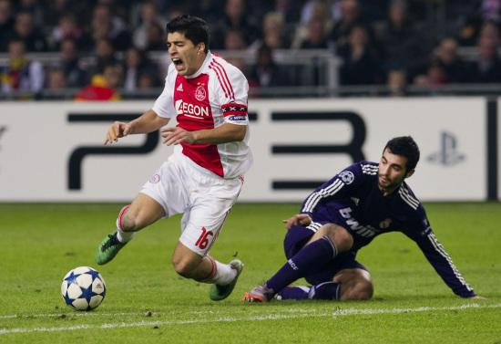 皇马力克英格兰,苏亚雷斯制霸全场 皇马力克英格兰,苏亚雷斯制霸全场