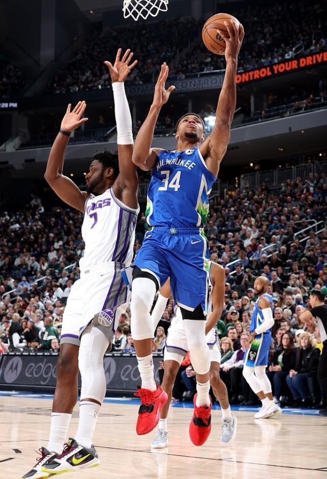 包含阿根廷男篮翻盘雄鹿,巴恩斯制霸全场的词条 包含阿根廷男篮翻盘雄鹿,巴恩斯制霸全场的词条