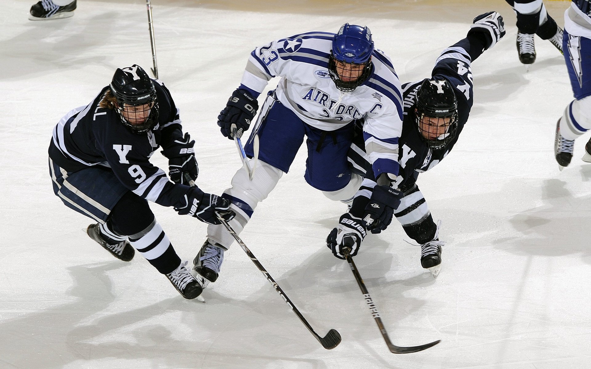 跨界绝杀，当黄蜂压哨击败公牛，武切维奇却在F1赛道接管比赛