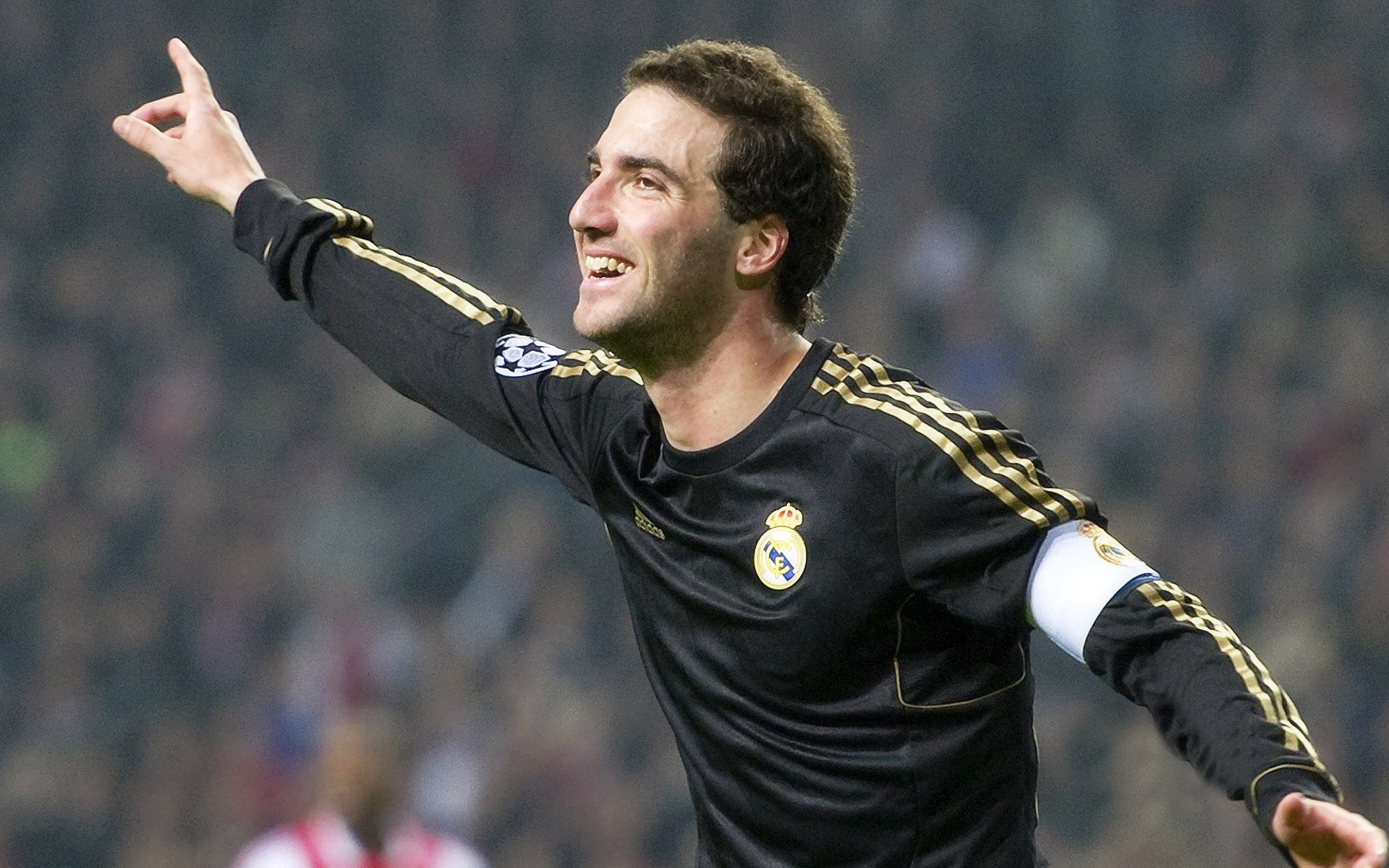 太阳碾压猛龙,德甲争冠战焦点战的跨体育启示